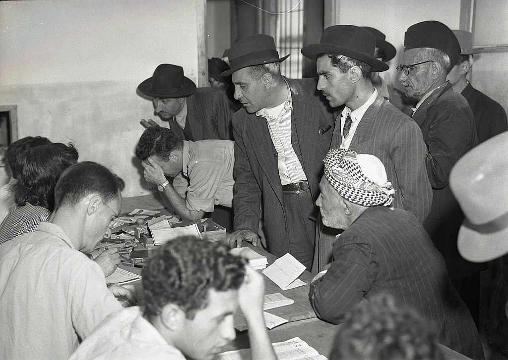 Iraqi Jews arrive in Israel, 1951 (Wikimedia Commons)