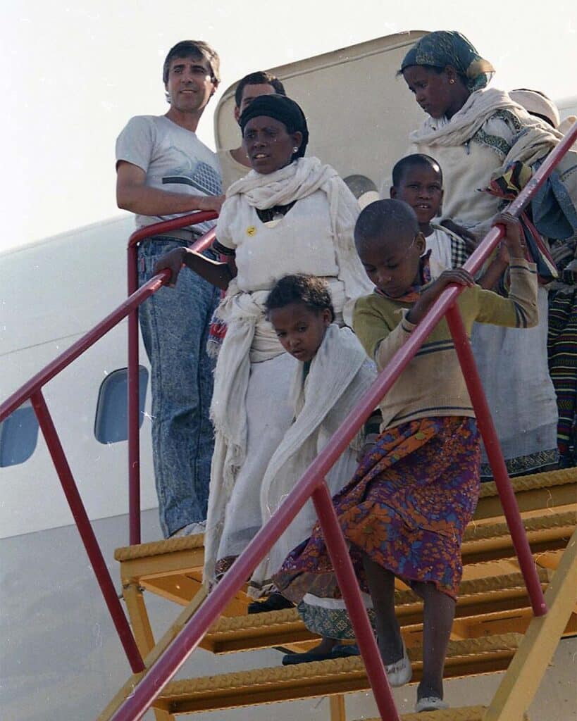 Ethiopian Jews touch down in Israel in Operation Solomon, May 24, 1991 (Wikimedia Commons)