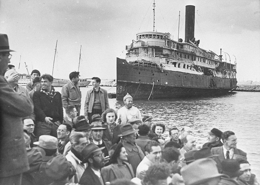 New immigrants arrive in Israel in 1947 (Wikimedia Commons)