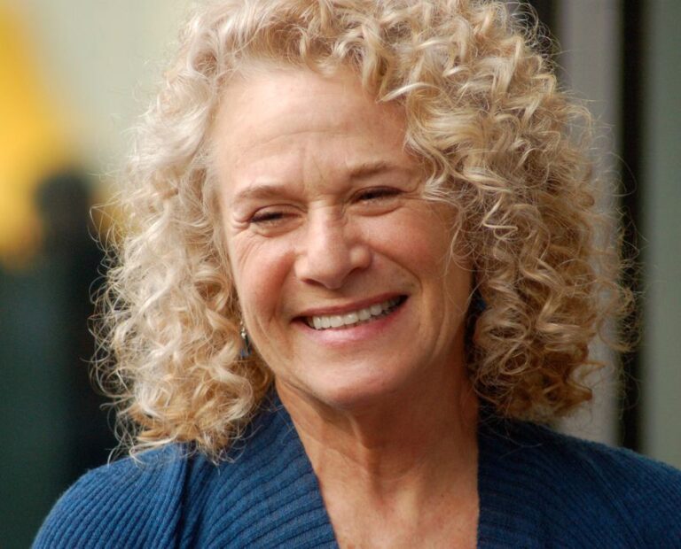 Carole King at a ceremony to receive a star on the Hollywood Walk of Fame.(Wikimedia Commons)