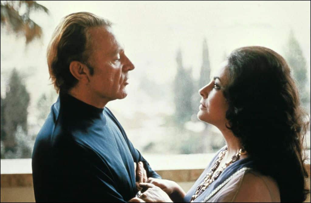 Elizabeth Taylor and Richard Burton in Israel in 1975.  (Photo by Bob PENN/Gamma-Rapho via Getty Images)