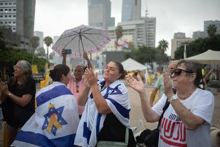 People gather at hostage square in Tel Aviv to celebrate the ceasefire deal. After 2 years of war, Israel and Hamas have agreed on the first phase of the peace plan suggested by US President Donald Trump, where all hostages held in Gaza are to be released, and Israeli forces will withdraw to an agreed upon line. (Photo by Ilia Yefimovich/picture alliance via Getty Images)