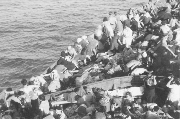 Holocaust survivors illegally enter Israel on the Biria to avoid British arrest (Wikimedia Commons)