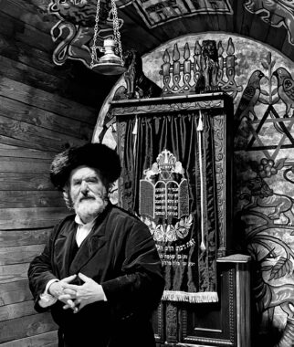 Saul Rubinek as the rabbi