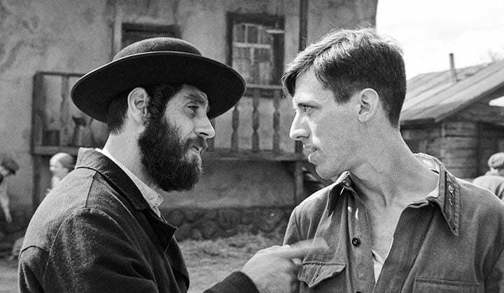 Antoine Millet as Folie has beef with Mendele, played by Moshe Lobel.