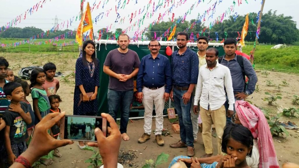 Amaizz launching a pilot in Bihar, India, with the Syngenta Foundation. CEO Aviram Tenenbaum is in the purple shirt. Photo: courtesy