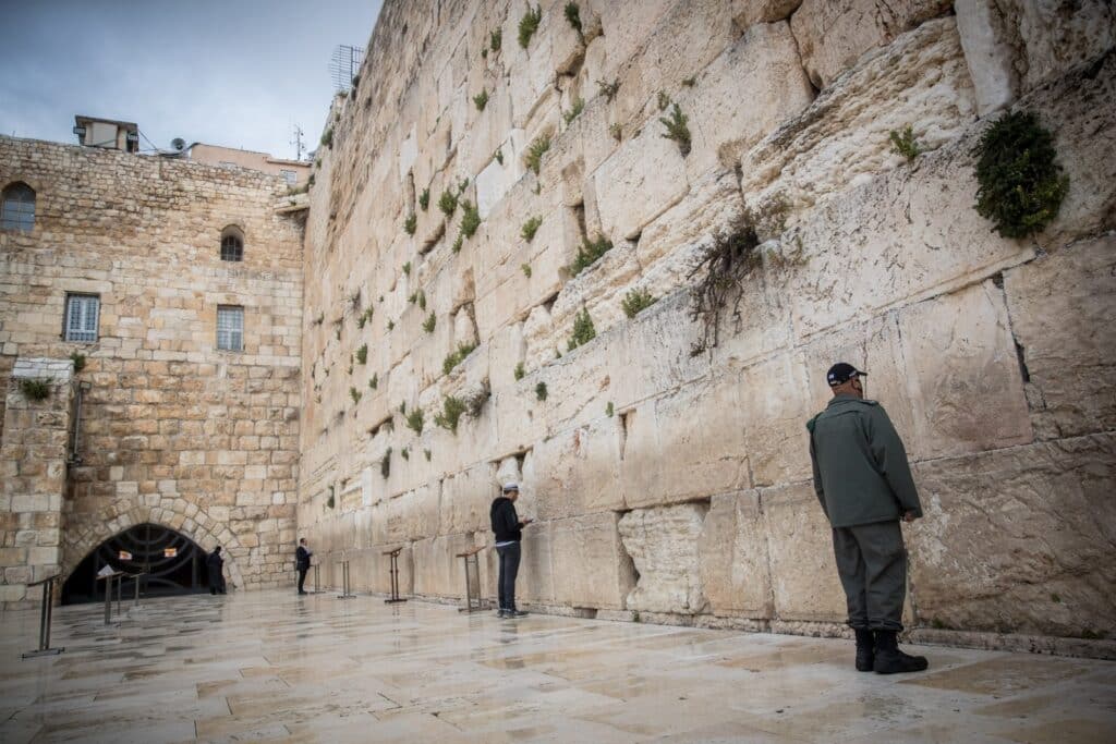 The Western Wall in the Old City of Jerusalem, April 10, 2020. Photo by Yonatan Sindel/FLASH90