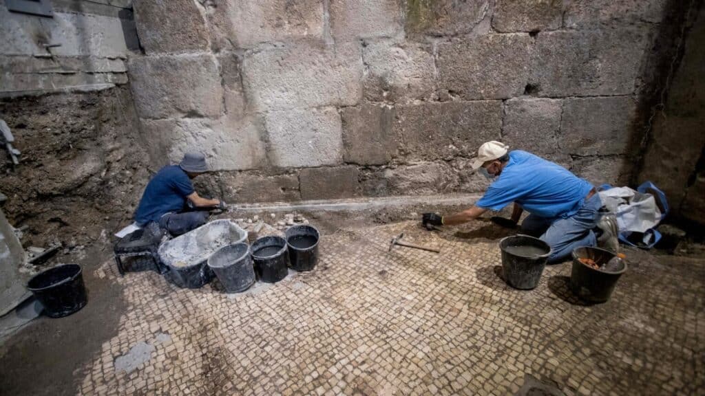 An Israeli Antiquities Authority archeologist inside a Second Temple subterranean system discovered at the Western Wall tunnels, May 19, 2020. Photo by Yonatan Sindel/FLASH90