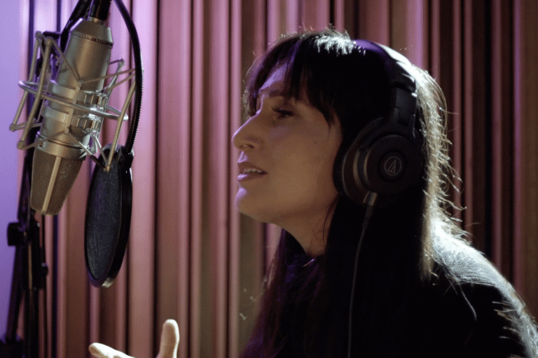 Daniella Rabbani recording "Klezmerette" (Daniella Rabbani)