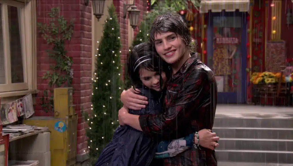 Gregg Sulkin and Selena Gomez in "Wizards of Waverly Place" (Disney+)